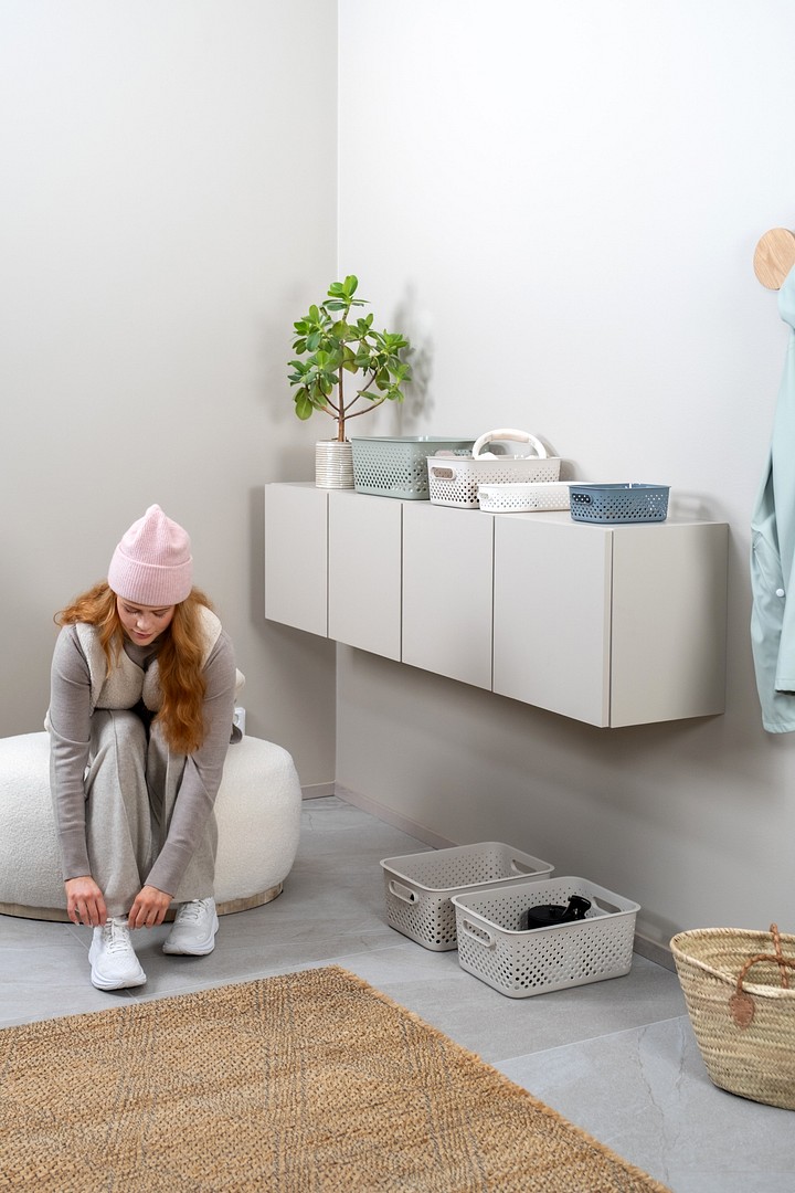 SmartStore Essence storage baskets in hallway